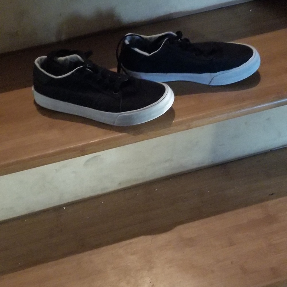 Shoes - Picture 2 of 3